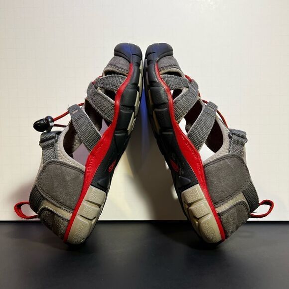 Kids KEEN CNX Waterproof Grey Outdoor Sandals / Size 4 - Picture 7 of 8